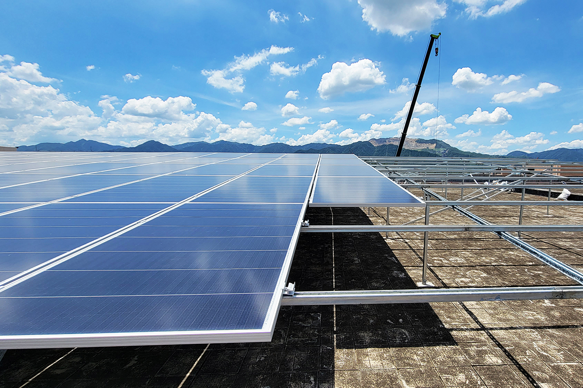 Nueva estación de energía disponible modificada para requisitos particulares del mejor precio que viene 260W 265W 270W 275W Panel solar superpuesto Fabricante de China