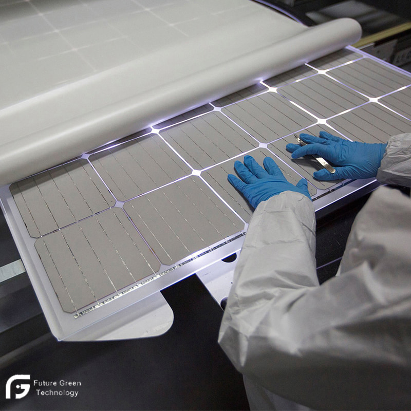China Manufacturer Half Cut Cells Solar Panel